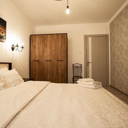 Ultra Lux 3 Rooms Apartment Near Arena City キエフ エクステリア 写真