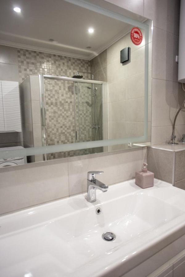 Ultra Lux 3 Rooms Apartment Near Arena City キエフ エクステリア 写真
